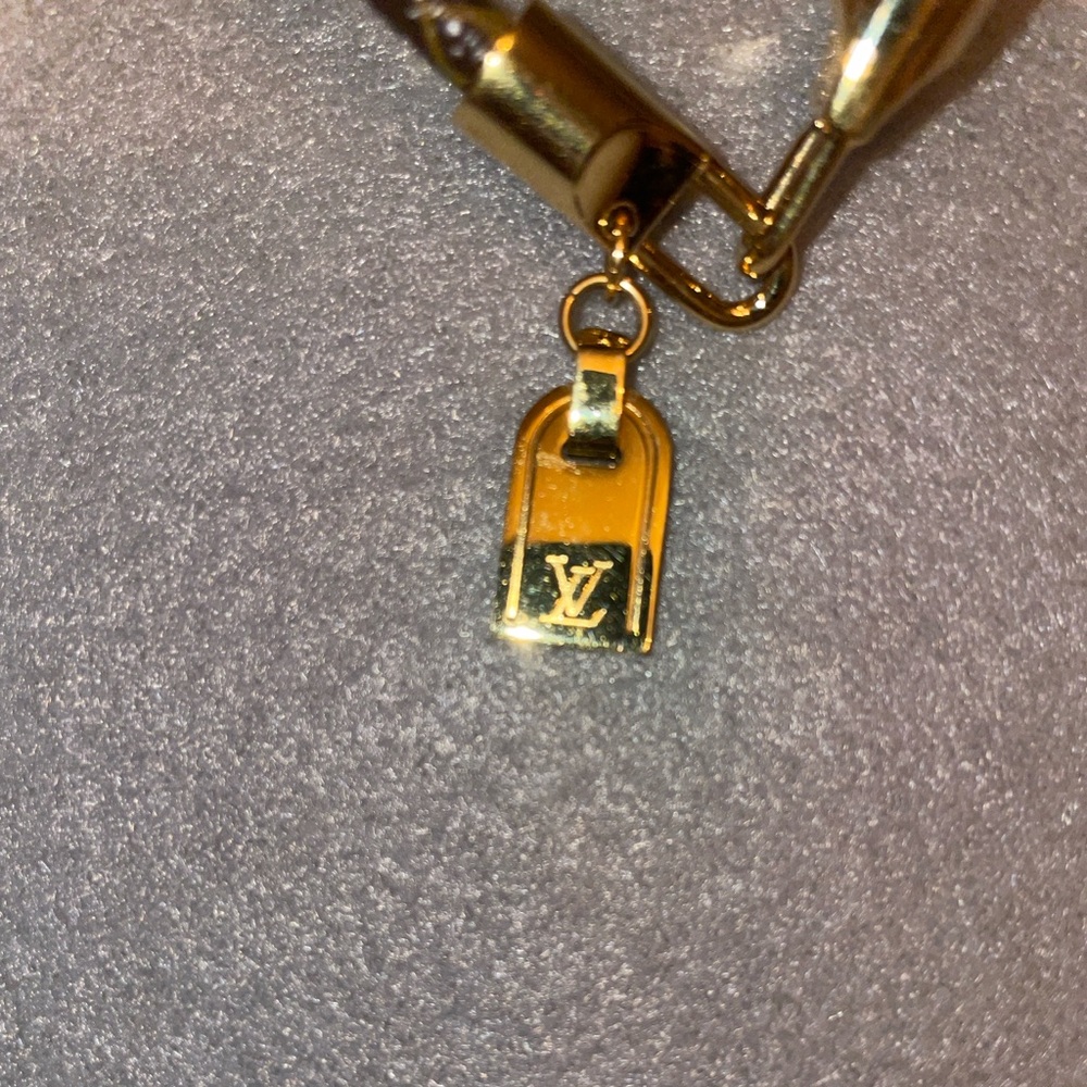 LV Monogram Bracelet Jewelry AV Show Louis Vuitton Bracelet - Picture 7 of 15